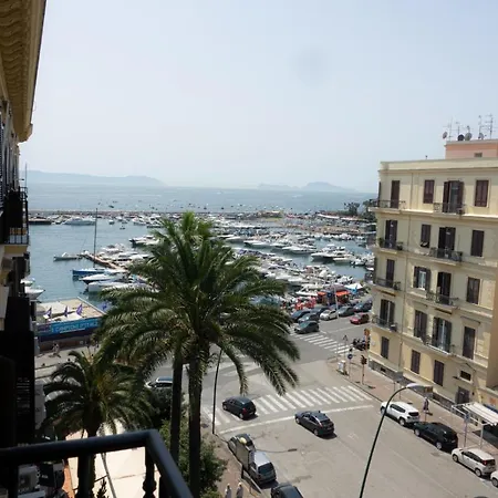 Lungomare & نابولي